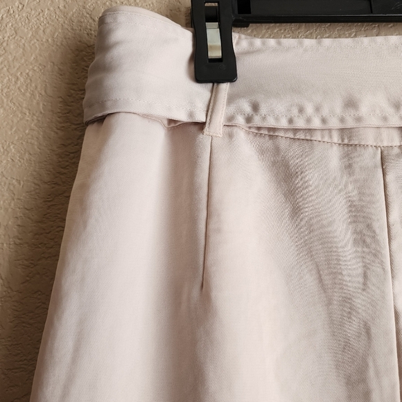 Express tan super high rise shortie shorts Size 6 - Picture 12 of 16